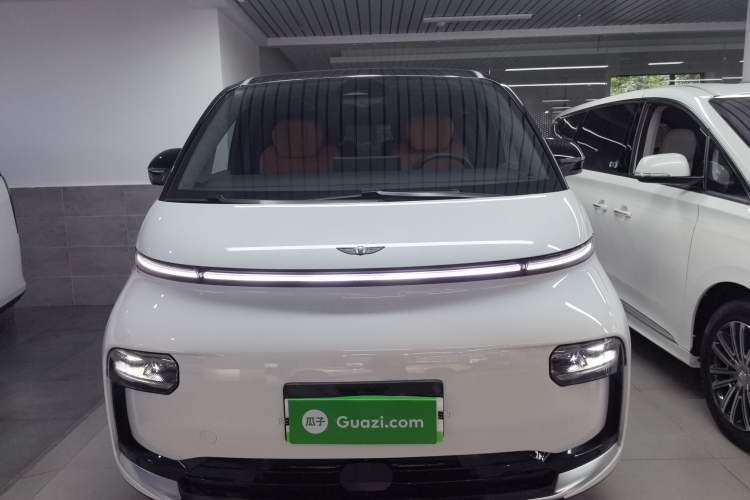 Used Geely Galaxy LEVC L380 2025 825 km Extraordinary Edition Exterior 1