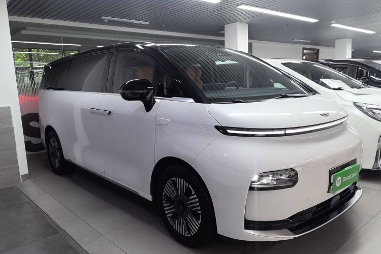 Used Geely Galaxy LEVC L380 2025 825 km Extraordinary Edition Exterior 2