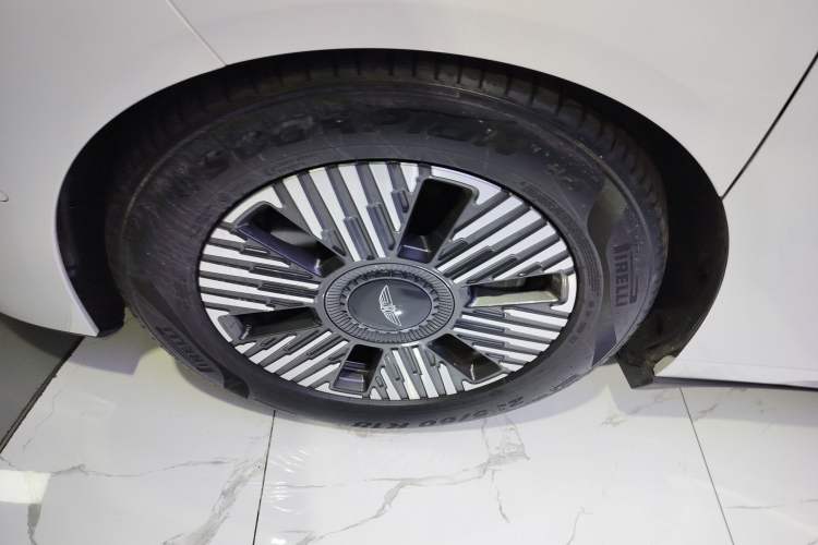 Used Geely Galaxy LEVC L380 2025 825 km Extraordinary Edition Exterior 7