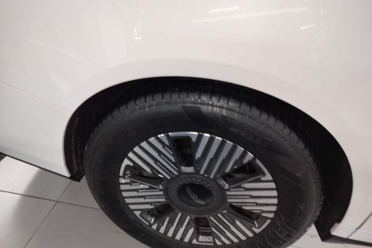 Used Geely Galaxy LEVC L380 2025 825 km Extraordinary Edition Exterior 8