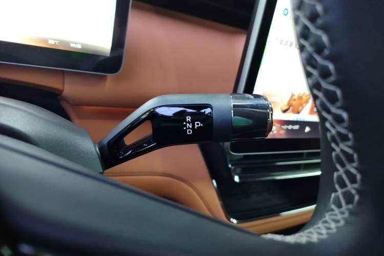 Used Geely Galaxy LEVC L380 2025 825 km Extraordinary Edition Gear Lever