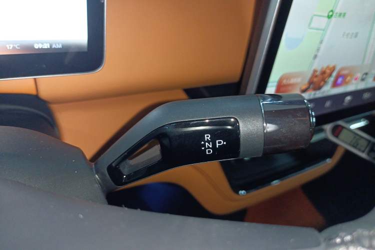 Used Geely Galaxy LEVC L380 2025 650 km Flagship Edition All-Wheel Drive Gear Lever