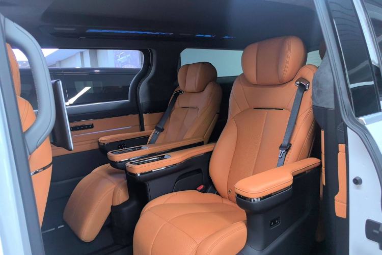 Used Geely Galaxy LEVC L380 2025 825 km Extraordinary Edition Interior 1