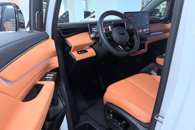 Used Geely Galaxy LEVC L380 2025 825 km Extraordinary Edition Interior 2