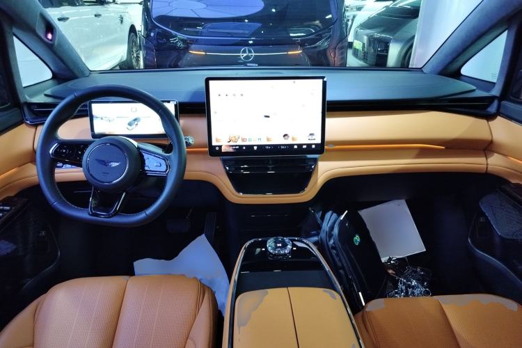 Used Geely Galaxy LEVC L380 2025 825 km Extraordinary Edition Interior 2