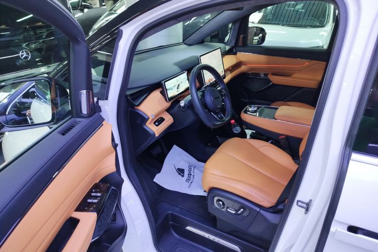 Used Geely Galaxy LEVC L380 2025 825 km Extraordinary Edition Interior 3