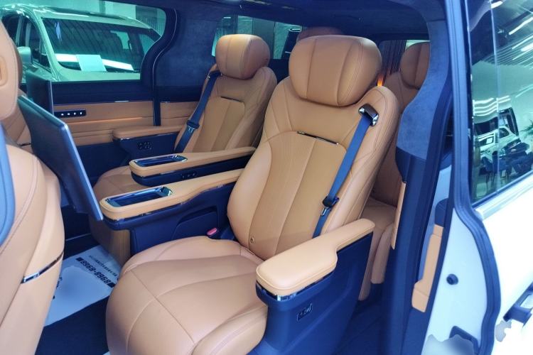 Used Geely Galaxy LEVC L380 2025 825 km Extraordinary Edition Interior 4