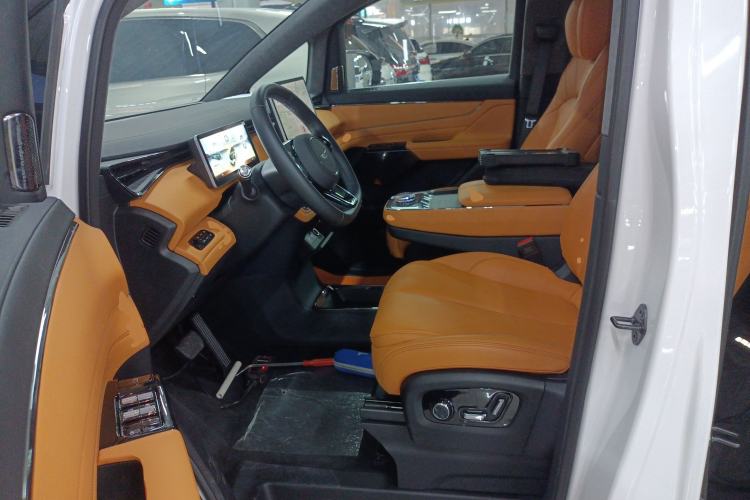 Used Geely Galaxy LEVC L380 2025 650 km Flagship Edition All-Wheel Drive Left Front Seat