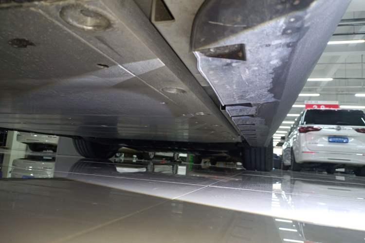Used Geely Galaxy LEVC L380 2025 650 km Flagship Edition All-Wheel Drive Left Side Sill
