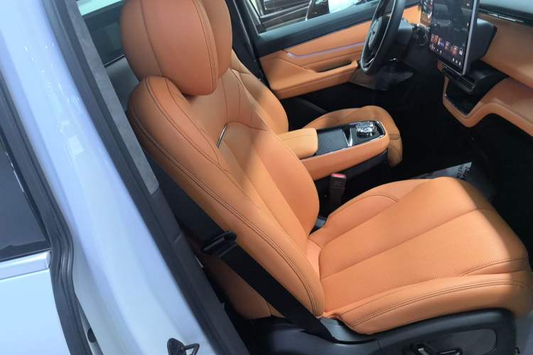Used Geely Galaxy LEVC L380 2025 825 km Extraordinary Edition Right Front Seat