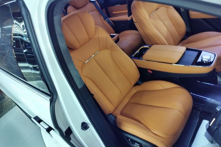 Used Geely Galaxy LEVC L380 2025 825 km Extraordinary Edition Right Front Seat