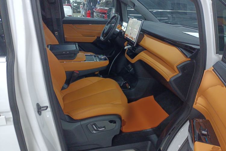 Used Geely Galaxy LEVC L380 2025 650 km Flagship Edition All-Wheel Drive Right Front Seat