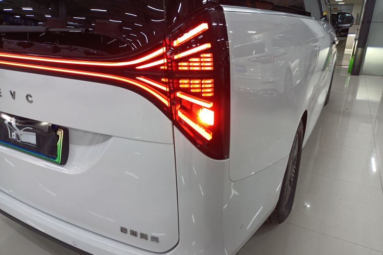 Used Geely Galaxy LEVC L380 2025 650 km Flagship Edition All-Wheel Drive Right Rear Taillight