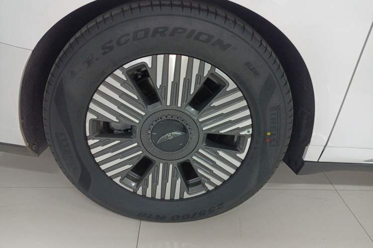 Used Geely Galaxy LEVC L380 2025 650 km Flagship Edition All-Wheel Drive Right Rear Wheel Hub