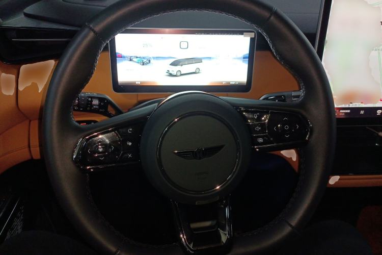 Used Geely Galaxy LEVC L380 2025 650 km Flagship Edition All-Wheel Drive Steering Wheel