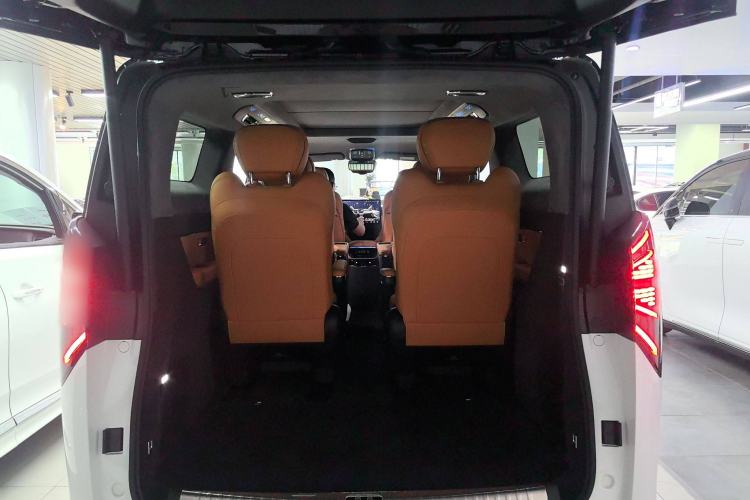 Used Geely Galaxy LEVC L380 2025 825 km Extraordinary Edition Trunk