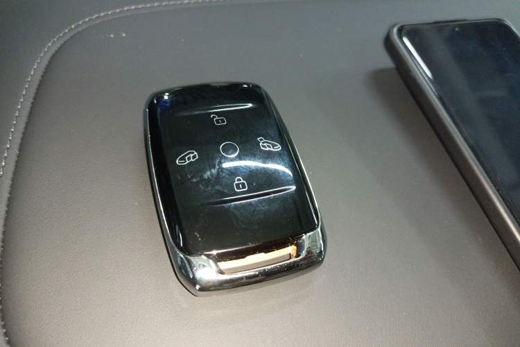 Used Geely Galaxy LEVC L380 2025 650 km Flagship Edition All-Wheel Drive Vehicle Key