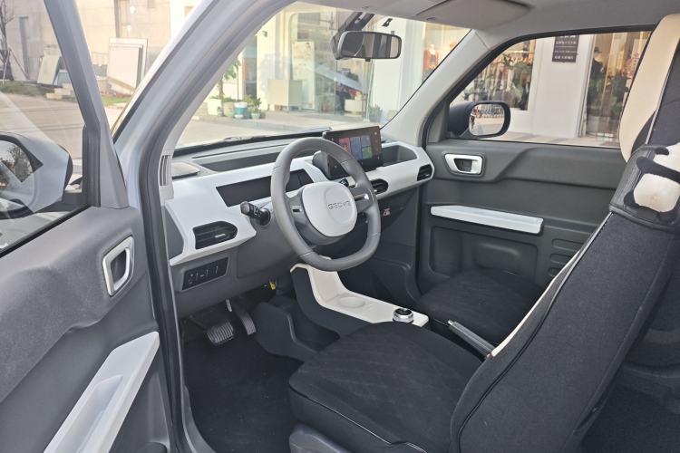 Used Geely Galaxy Panda 2024 200km Panda Kart Interior 1