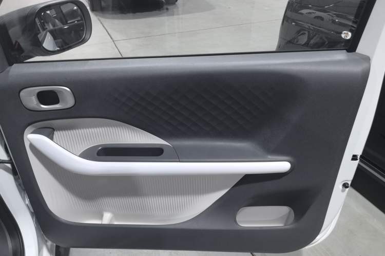 Used Geely Galaxy Panda 2025 210km Panda Kart Right Front Door Interior