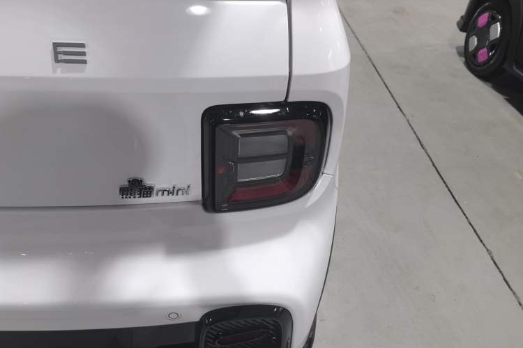 Used Geely Galaxy Panda 2025 210km Panda Kart Right Rear Taillight