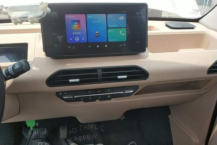 Used Geely Galaxy Panda 2023 Panda Mini 200km Endurance Bear Audio And AC Panel