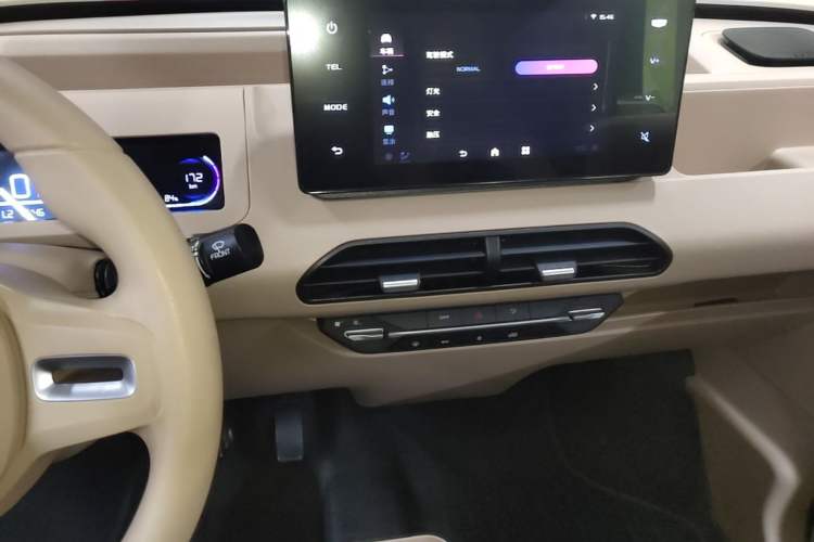 Used Geely Galaxy Panda 2023 Panda Mini 200km Endurance Bear Audio And AC Panel