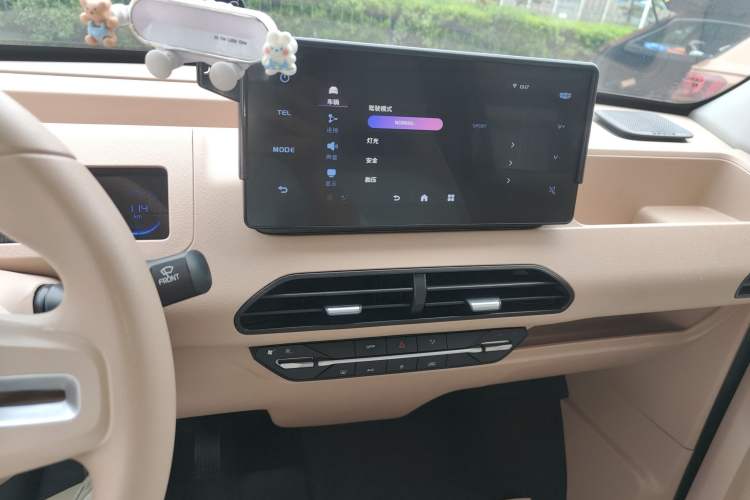 Used Geely Galaxy Panda 2023 Panda Mini 200km Endurance Bear Audio And AC Panel