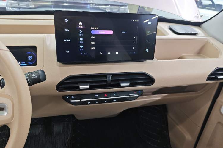 Used Geely Galaxy Panda 2023 Panda Mini 200km Endurance Bear Audio And AC Panel