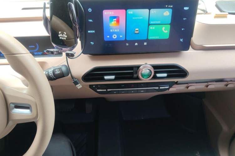 Used Geely Galaxy Panda 2023 Panda Mini 200km Endurance Bear Audio And AC Panel