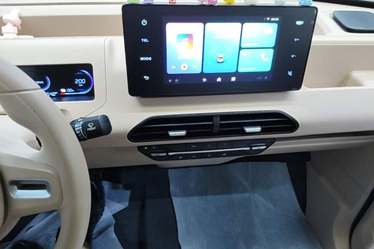 Used Geely Galaxy Panda 2023 Panda Mini 200km Dynamic Bear Audio And AC Panel