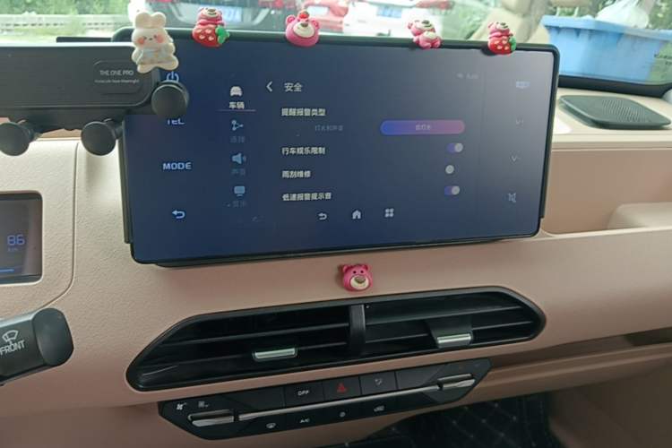 Used Geely Galaxy Panda 2023 Panda Mini 200km Endurance Bear Audio And AC Panel