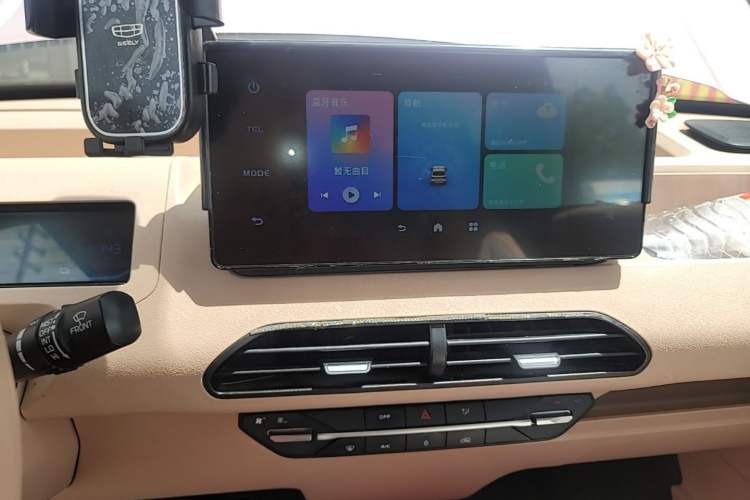 Used Geely Galaxy Panda 2023 Panda Mini 200km Endurance Bear Audio And AC Panel