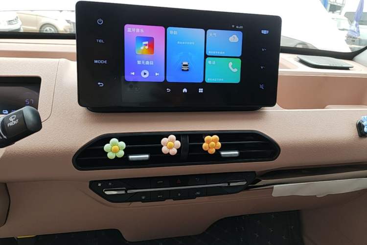 Used Geely Galaxy Panda 2023 Panda Mini 200km Endurance Bear Audio And AC Panel