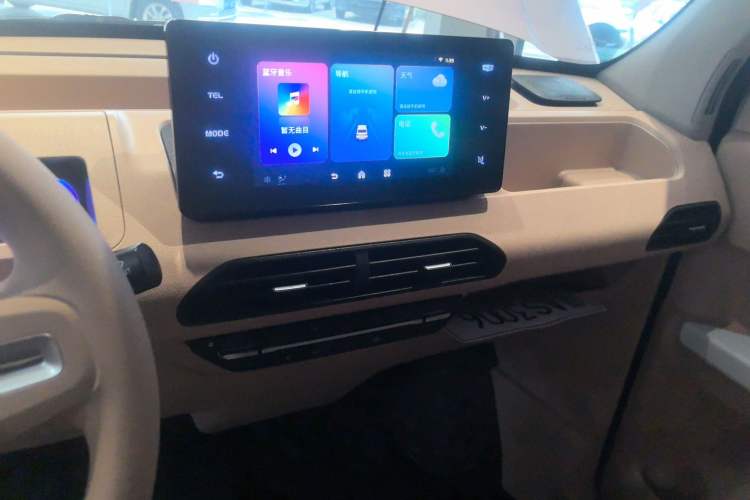 Used Geely Galaxy Panda 2023 Panda Mini 200km Endurance Bear Audio And AC Panel