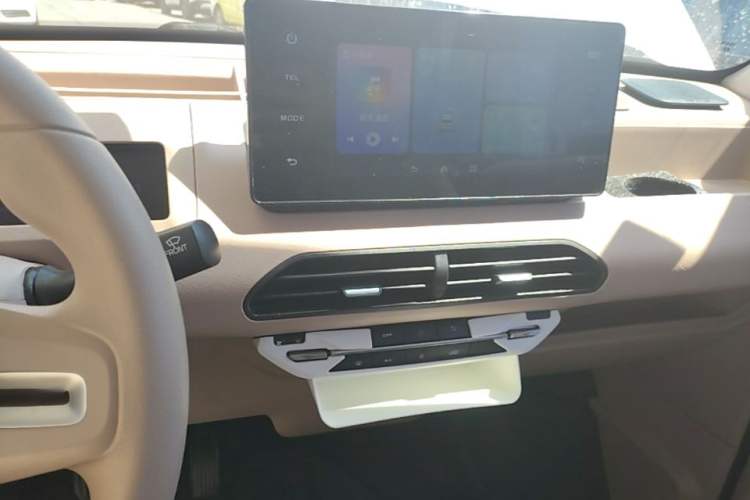 Used Geely Galaxy Panda 2023 Panda Mini 200km Endurance Bear Audio And AC Panel
