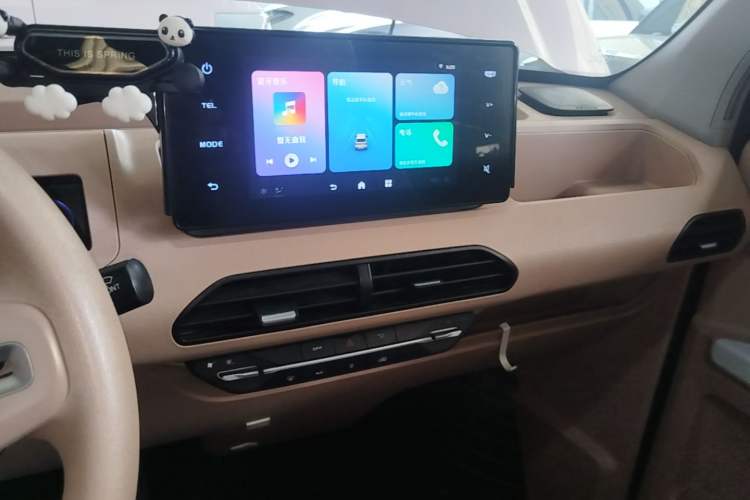Used Geely Galaxy Panda 2023 Panda Mini 200km Endurance Bear Audio And AC Panel