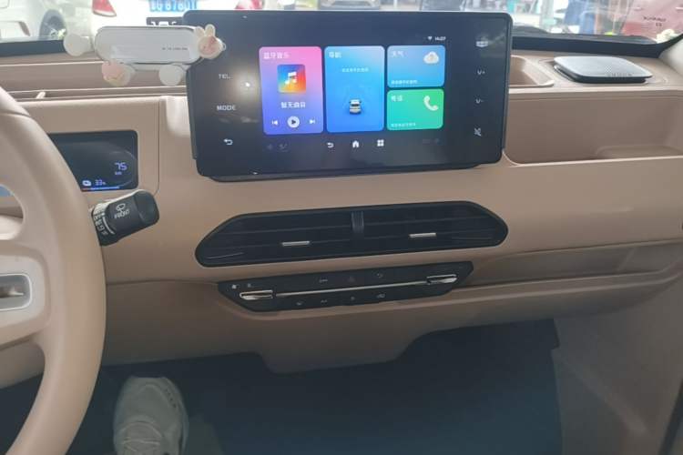 Used Geely Galaxy Panda 2023 Panda Mini 200km Endurance Bear Audio And AC Panel