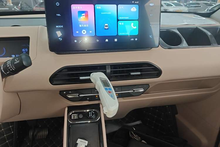Used Geely Galaxy Panda 2023 Panda Mini 200km Endurance Bear Audio And AC Panel
