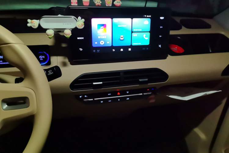 Used Geely Galaxy Panda 2023 Panda Mini 200km Endurance Bear Audio And AC Panel