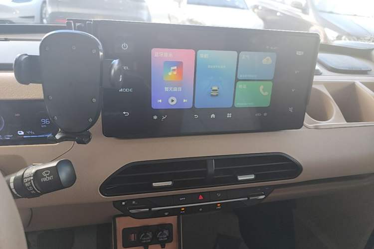 Used Geely Galaxy Panda 2023 Panda Mini 200km Endurance Bear Audio And AC Panel