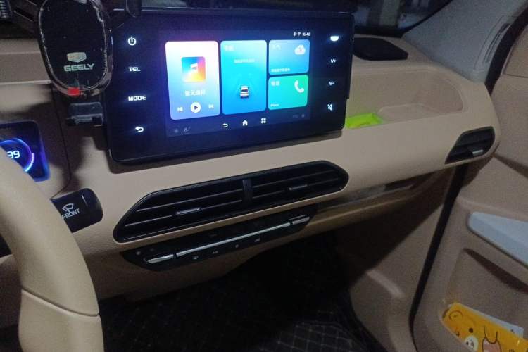 Used Geely Galaxy Panda 2023 Panda Mini 200km Endurance Bear Audio And AC Panel