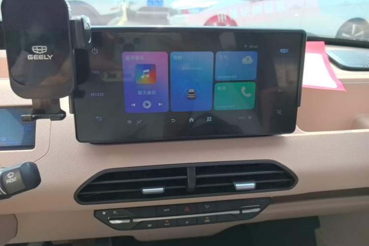 Used Geely Galaxy Panda 2023 Panda Mini 200km Endurance Bear Audio And AC Panel
