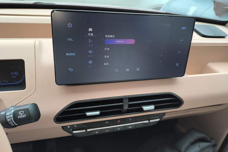 Used Geely Galaxy Panda 2023 Panda Mini 200km Endurance Bear Audio And AC Panel