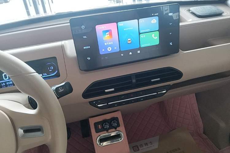 Used Geely Galaxy Panda 2023 Panda Mini 120km Cute Bear Audio And AC Panel