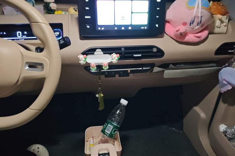 Used Geely Galaxy Panda 2023 Panda Mini 200km Endurance Bear Audio And AC Panel