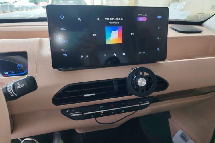 Used Geely Galaxy Panda 2023 Panda Mini 200km Dynamic Bear Audio And AC Panel