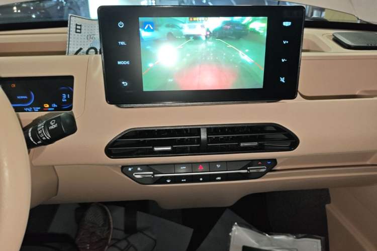 Used Geely Galaxy Panda 2023 Panda Mini 200km Endurance Bear Audio And AC Panel