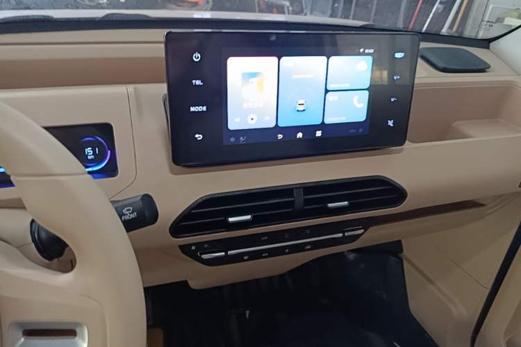 Used Geely Galaxy Panda 2023 Panda Mini 200km Endurance Bear Audio And AC Panel