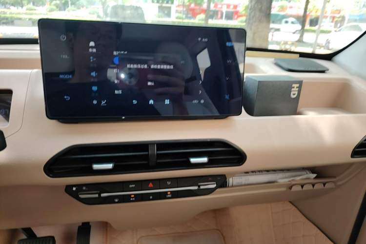 Used Geely Galaxy Panda 2023 Panda Mini 200km Endurance Bear Audio And AC Panel
