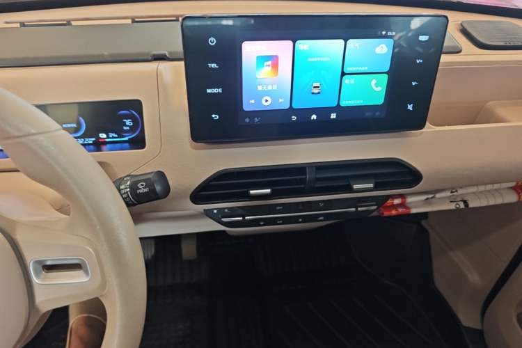 Used Geely Galaxy Panda 2023 Panda Mini 200km Endurance Bear Audio And AC Panel